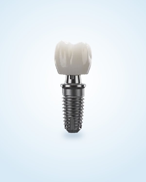 Impianto dentale in titanio con abutment e corona in zirconia, su fondo chiaro